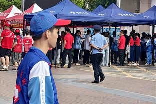 胖橘？芬奇：锡安就像是一只猫 在空中对抗后他总是能双脚落地